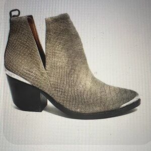 Jeffrey Campbell /Free People size 8 Cowboy boots with metal details. Rare.